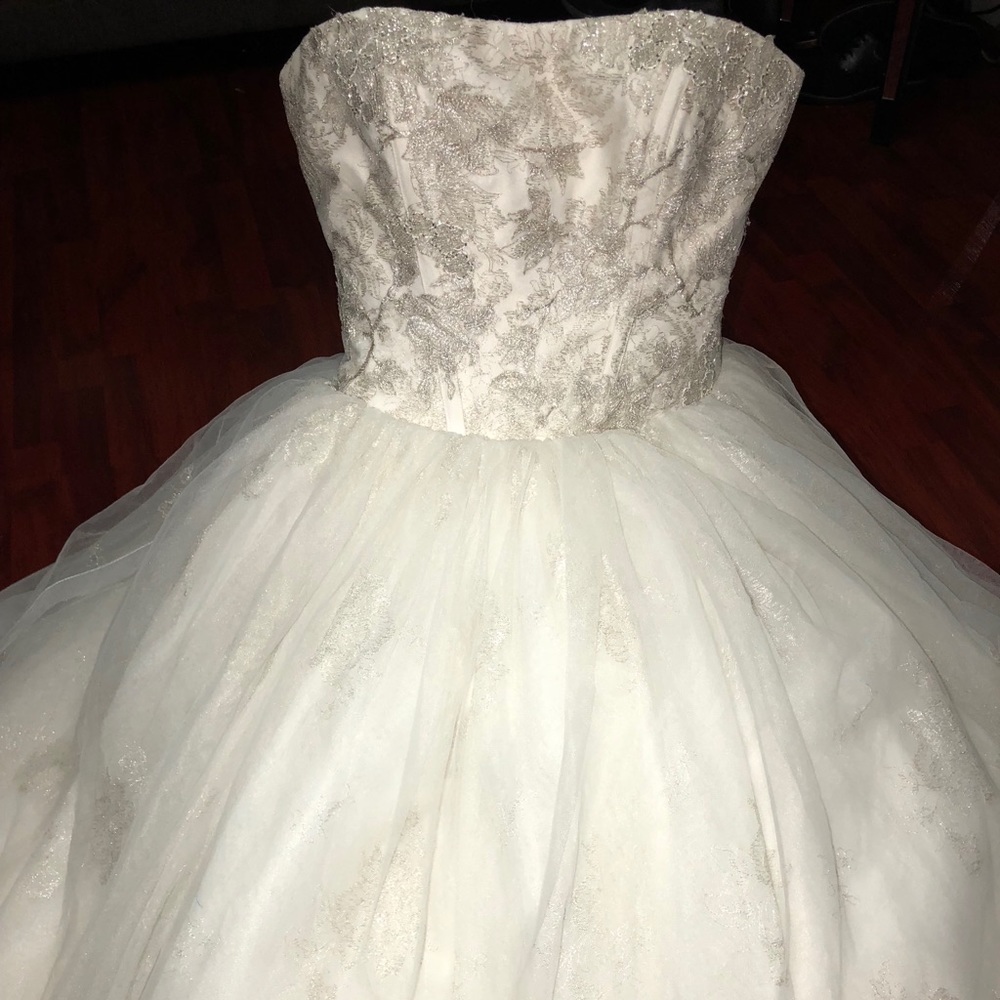 Wedding dress by Vera wang size 8